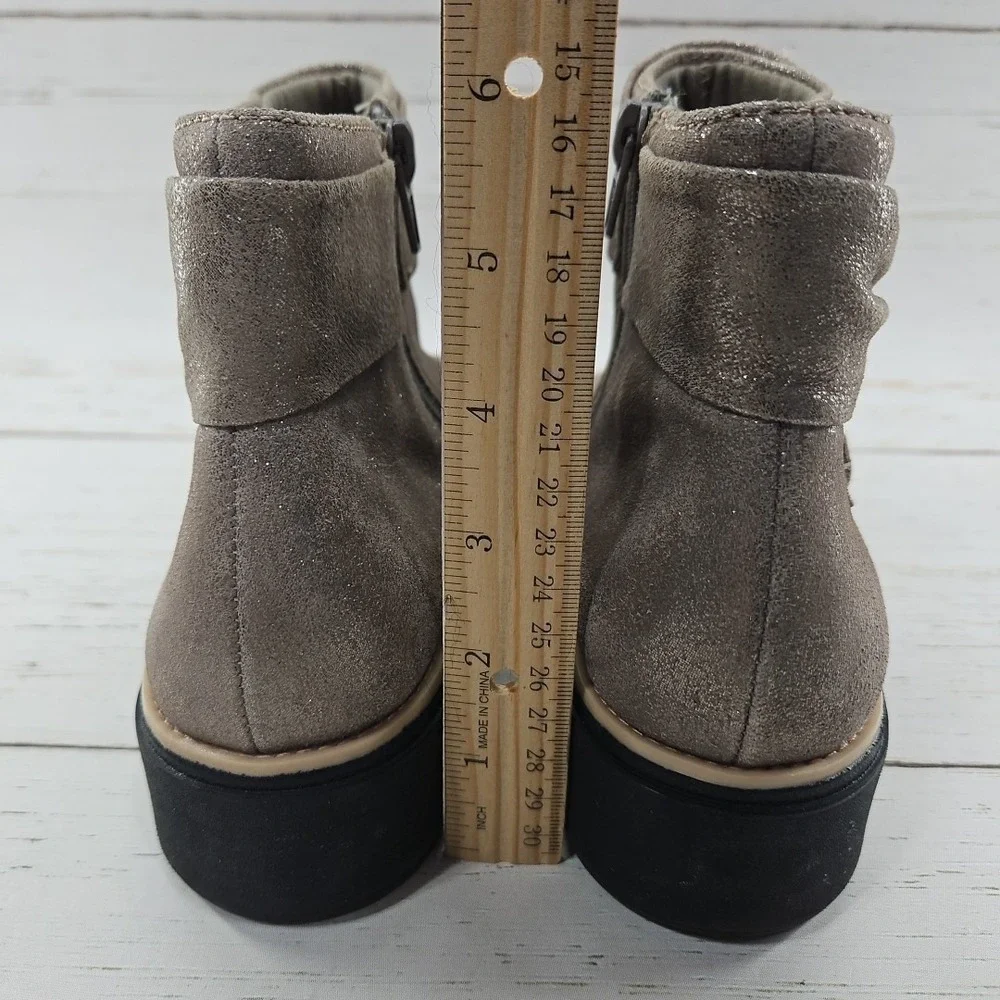 Clarks Sharon Salon Womens 7W Taupe Metallic Ankle Boots Wedge Light‎ Weight Zip